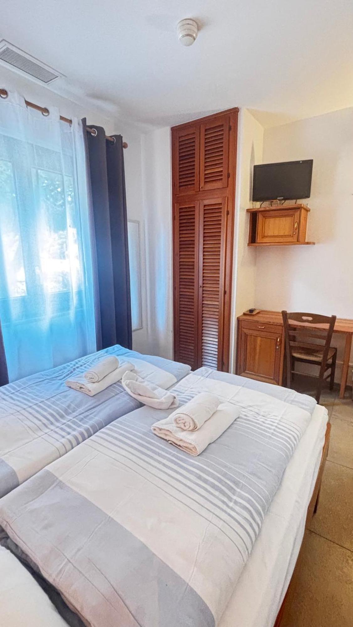 Hotel La Bastide Le Lavandou Bagian luar foto