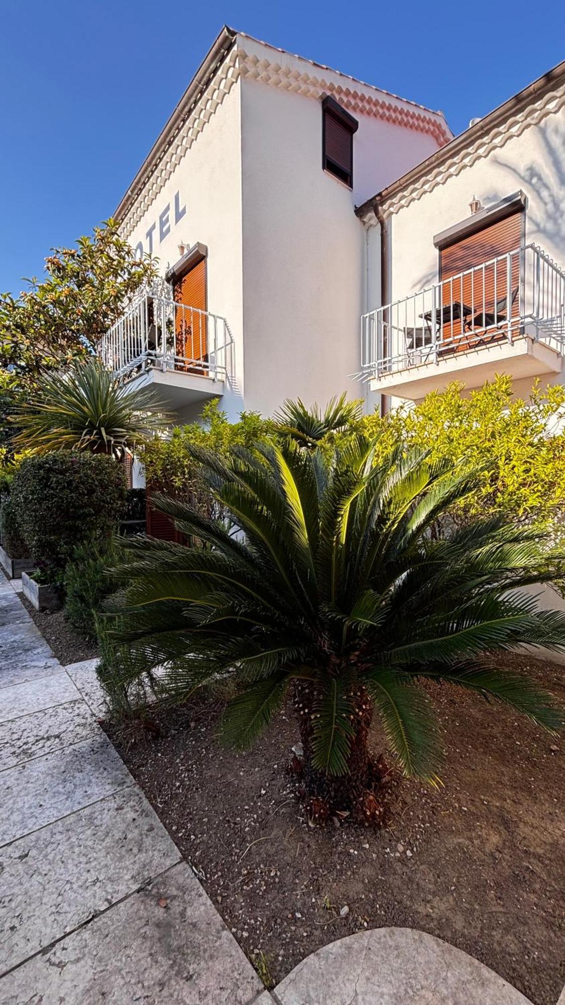 Hotel La Bastide Le Lavandou Bagian luar foto