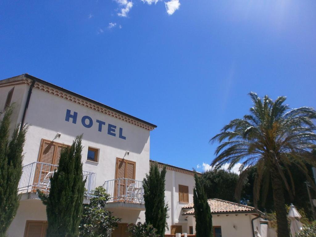 Hotel La Bastide Le Lavandou Bagian luar foto