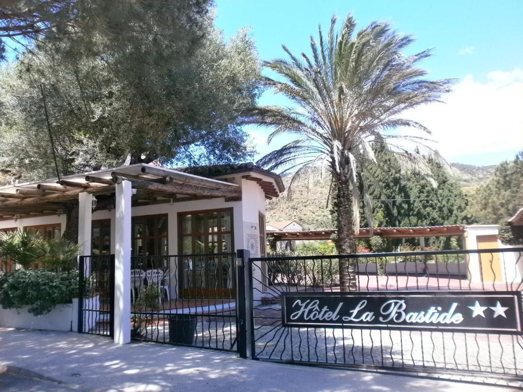 Hotel La Bastide Le Lavandou Bagian luar foto