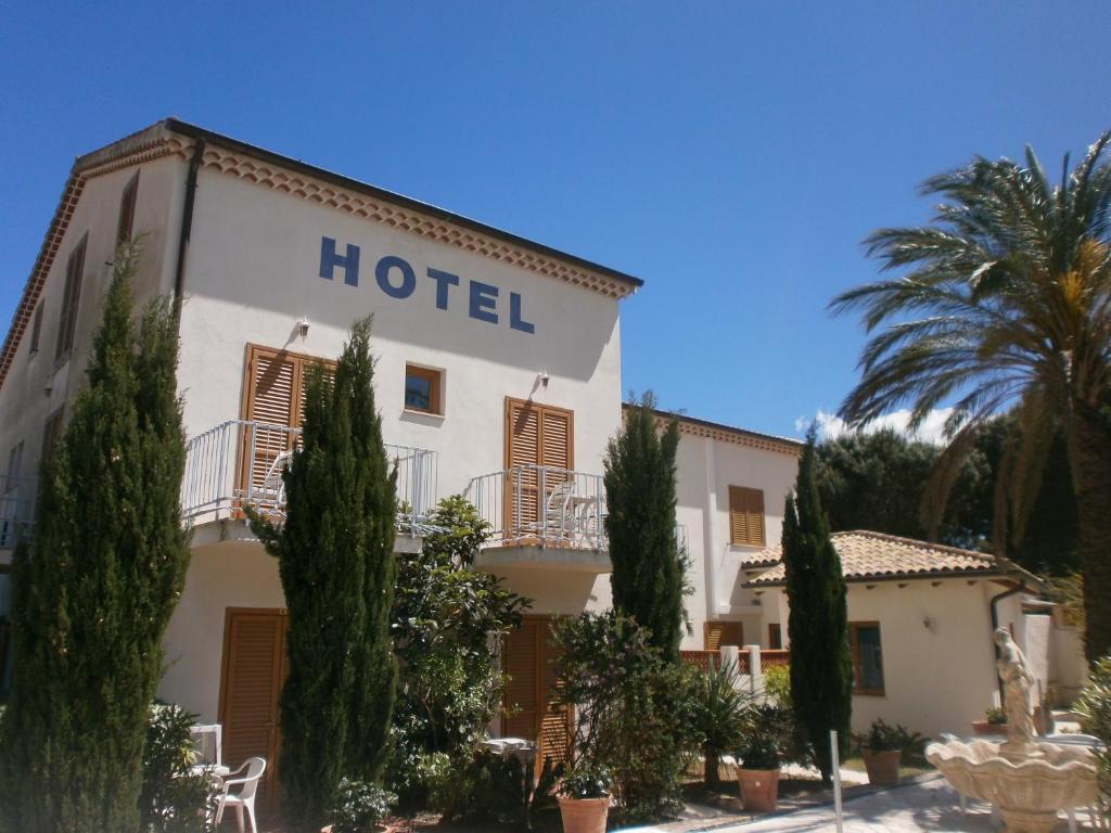 Hotel La Bastide Le Lavandou Bagian luar foto